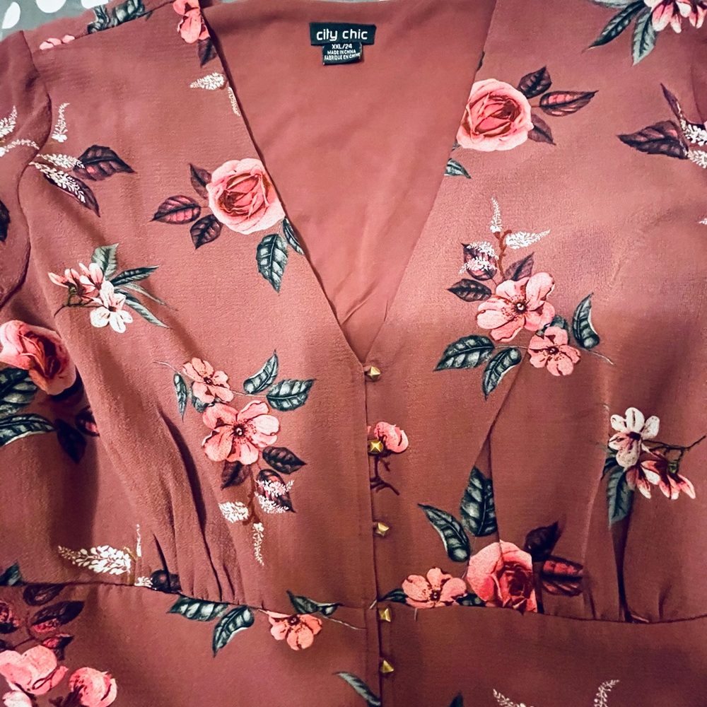 Beautiful slimming City Chic blouse XXL/24 like new condition - Picture 4 of 16